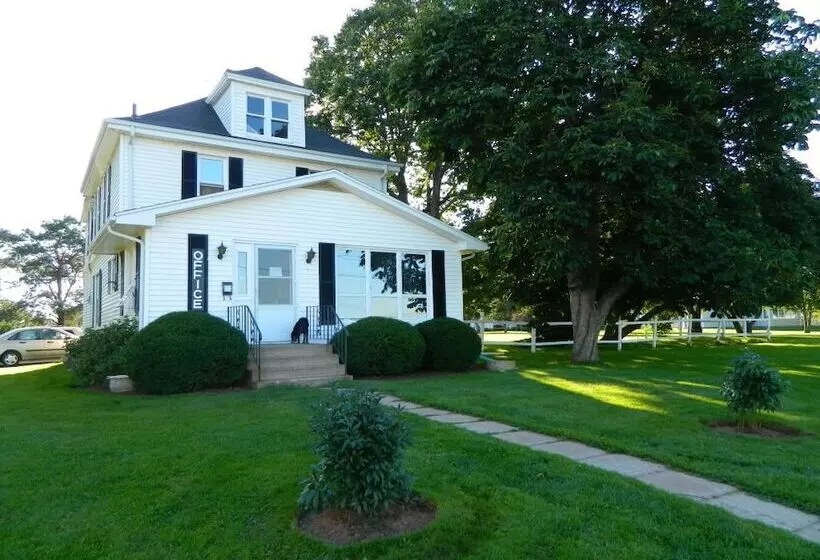 Royalty Maples Cottages And Motel