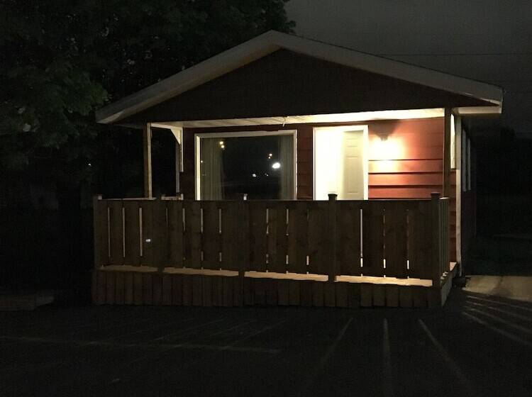 Royalty Maples Cottages And Motel