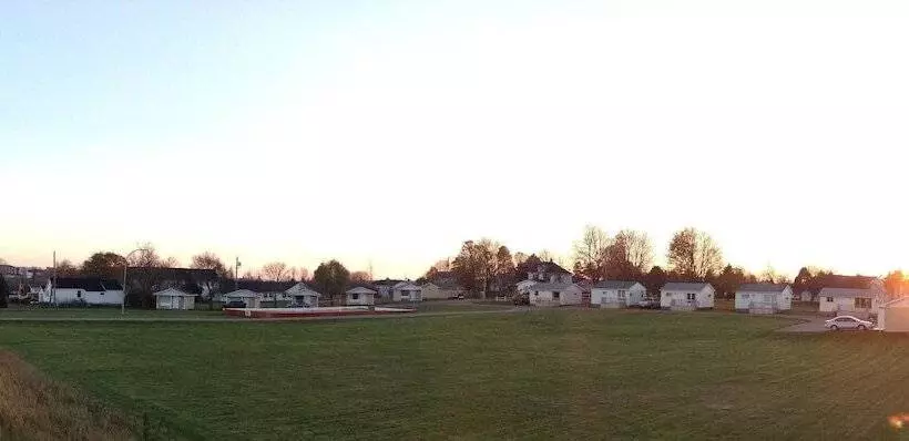 Royalty Maples Cottages And Motel