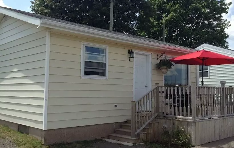 Royalty Maples Cottages And Motel