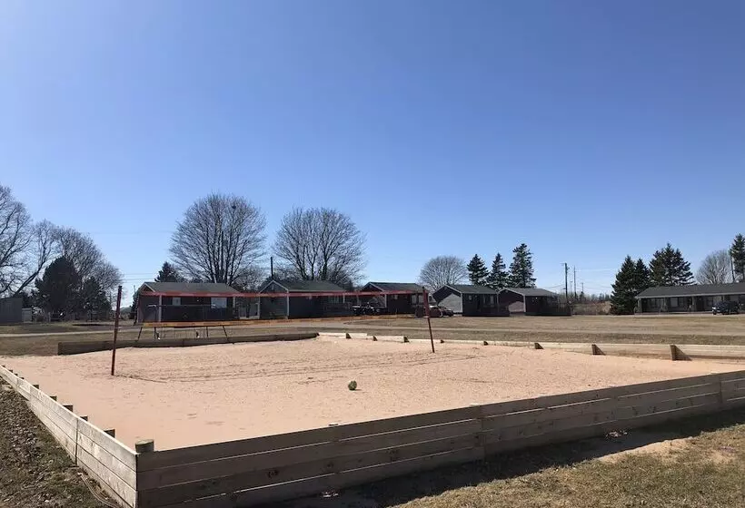 Royalty Maples Cottages And Motel