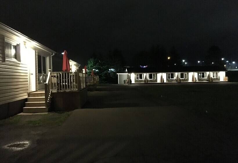 Royalty Maples Cottages And Motel