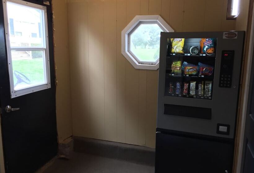 Royalty Maples Cottages And Motel