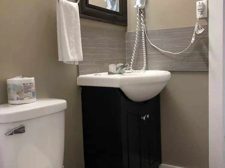 Royalty Maples Cottages And Motel