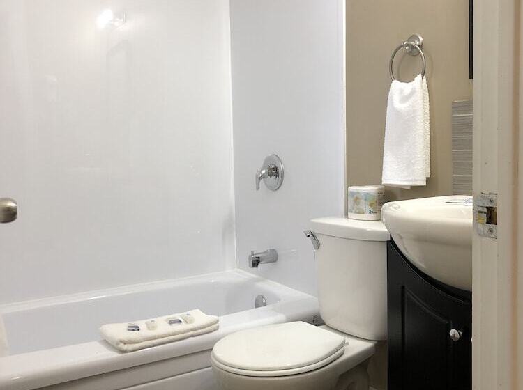 Royalty Maples Cottages And Motel