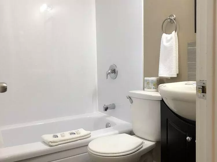 Royalty Maples Cottages And Motel