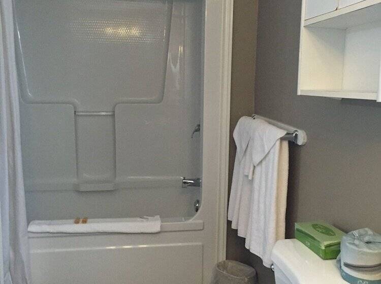 Royalty Maples Cottages And Motel