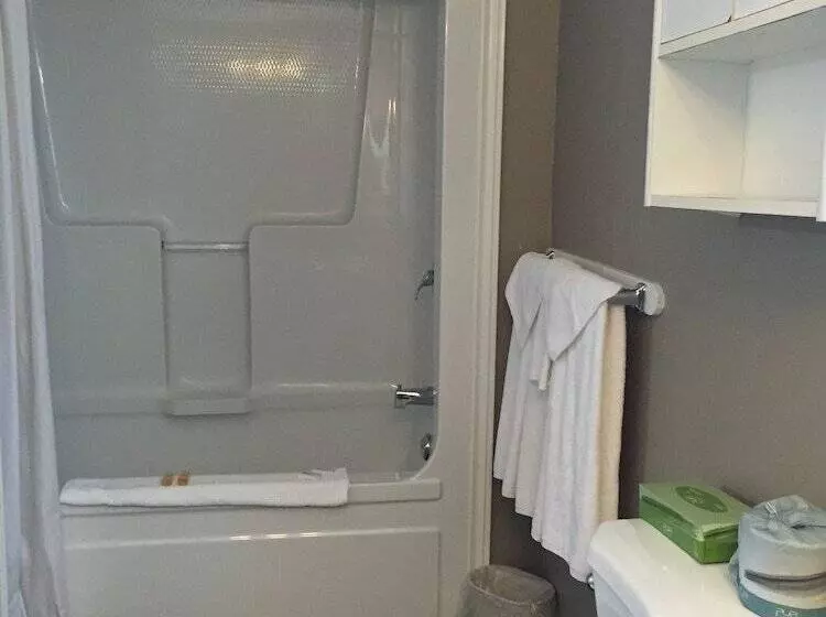 Royalty Maples Cottages And Motel