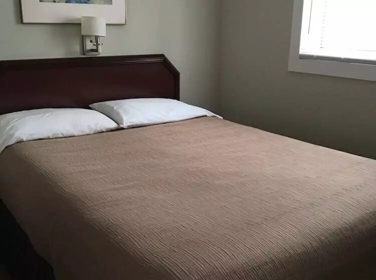 Royalty Maples Cottages And Motel