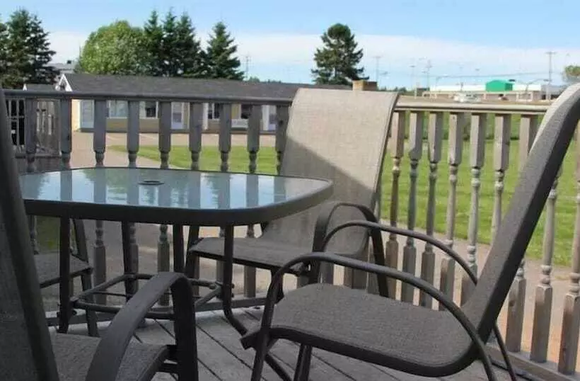 Royalty Maples Cottages And Motel