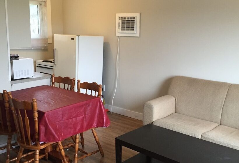 Royalty Maples Cottages And Motel