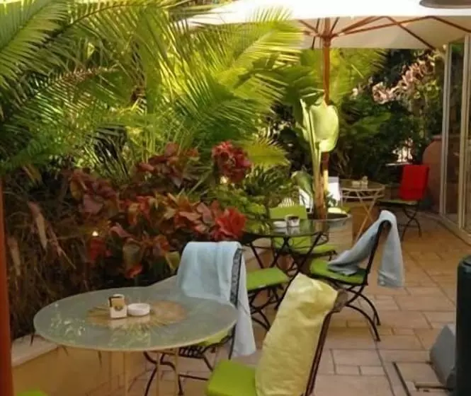 Villa Carmel Boutique