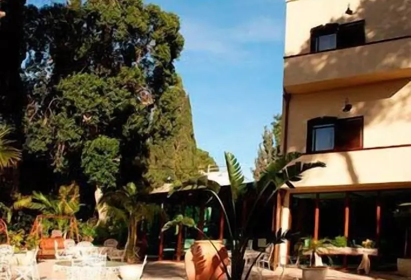Villa Carmel Boutique