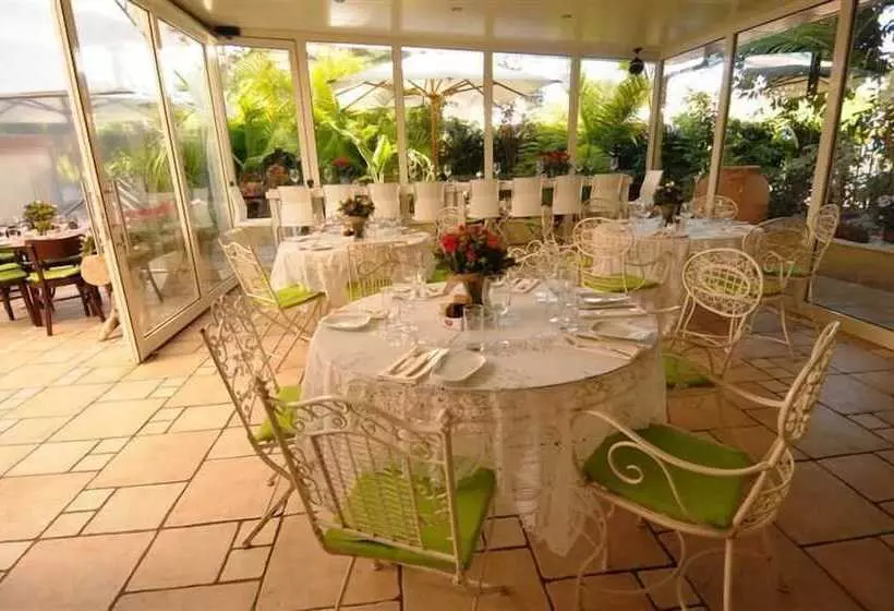 Villa Carmel Boutique