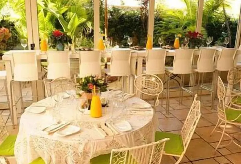 Villa Carmel Boutique