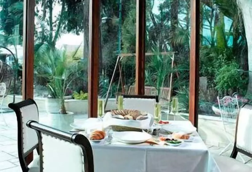 Villa Carmel Boutique