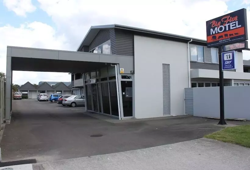 Big Five Motel