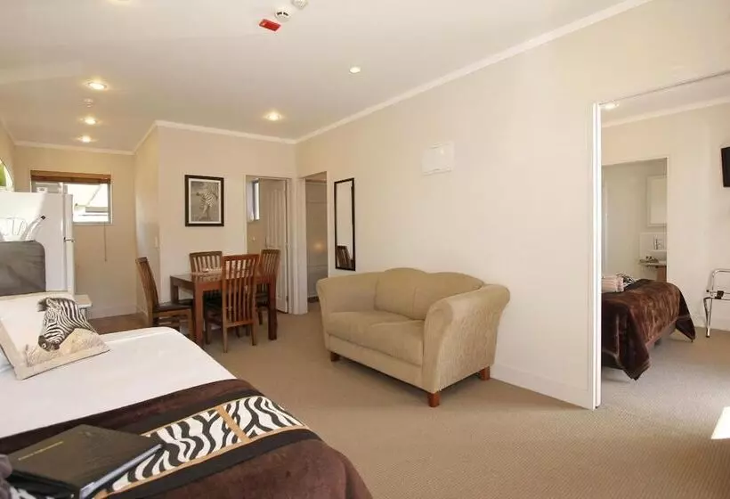 Big Five Motel