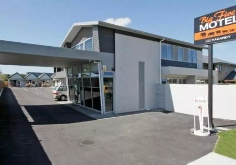 Big Five Motel