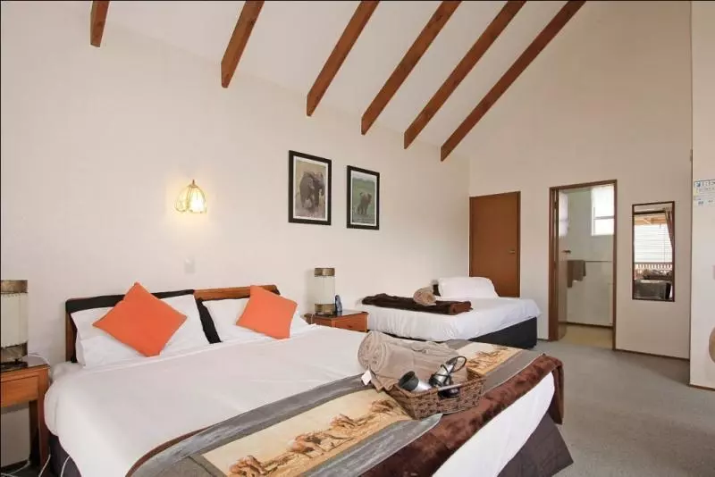 Big Five Motel