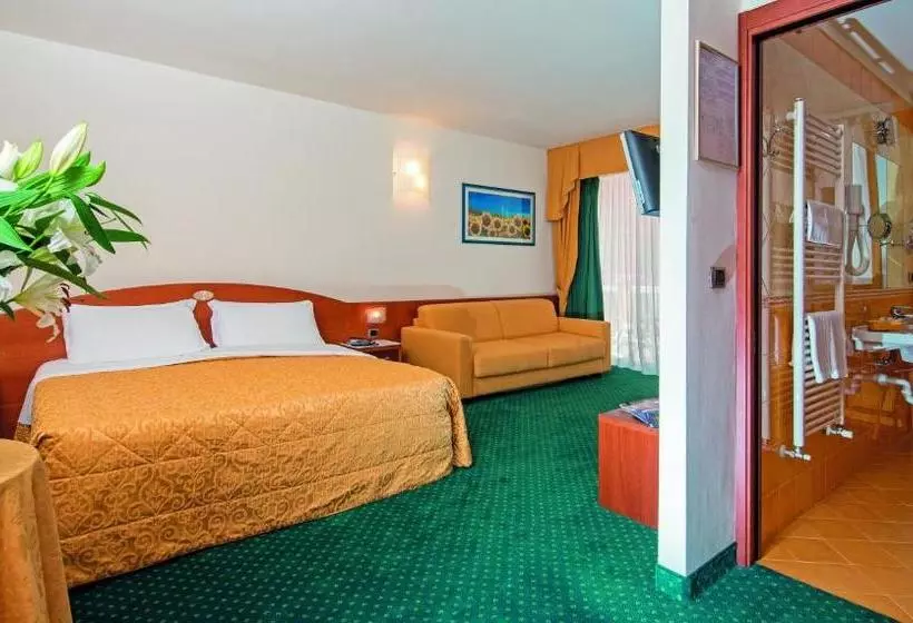 هتل Capri Bardolino 3s