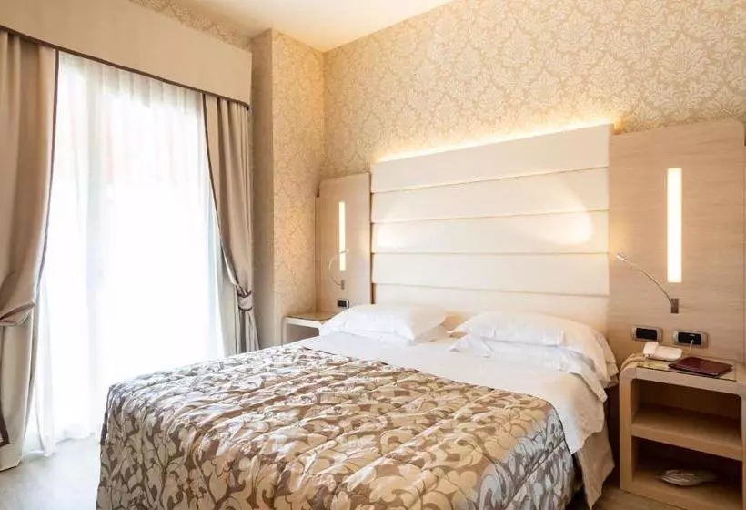 هتل Capri Bardolino 3s