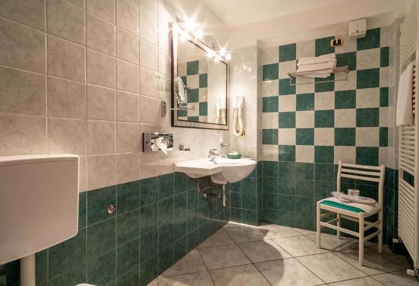 בית מלון כפרי Capri Bardolino 3s