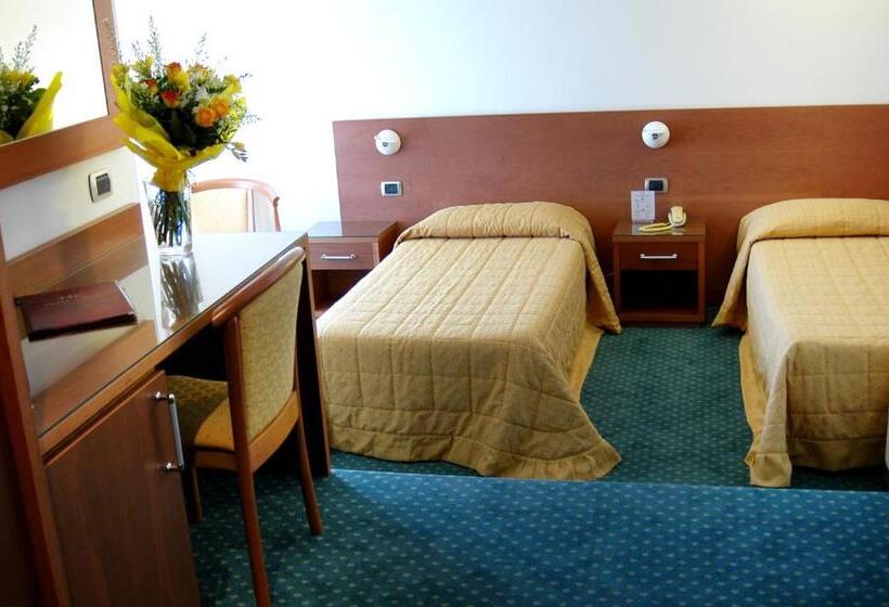 בית מלון כפרי Capri Bardolino 3s