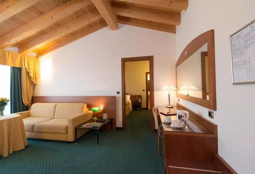 هتل Capri Bardolino 3s