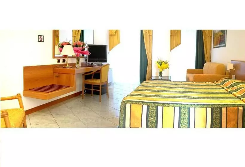 هتل Capri Bardolino 3s