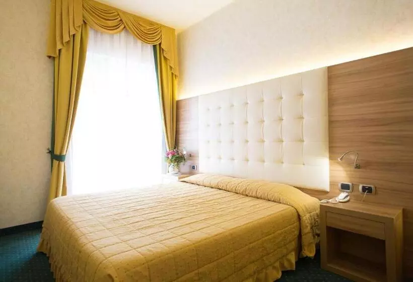 هتل Capri Bardolino 3s