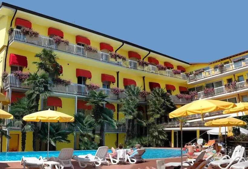 هتل Capri Bardolino 3s