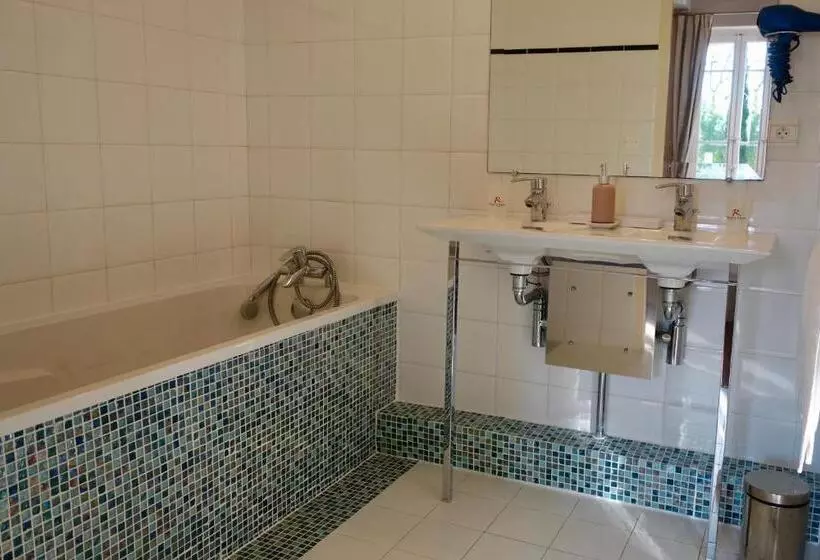 Отель Domaine De Rasigous