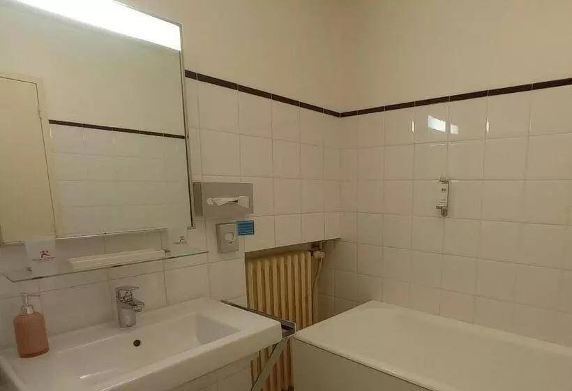 Отель Domaine De Rasigous