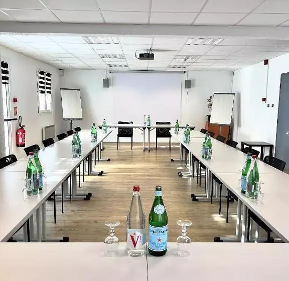 호텔 Kyriad Direct Reims Bezannes