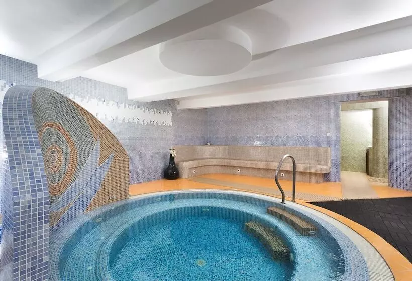 هتل Penzión Hradbová Old Town Residence & Spa