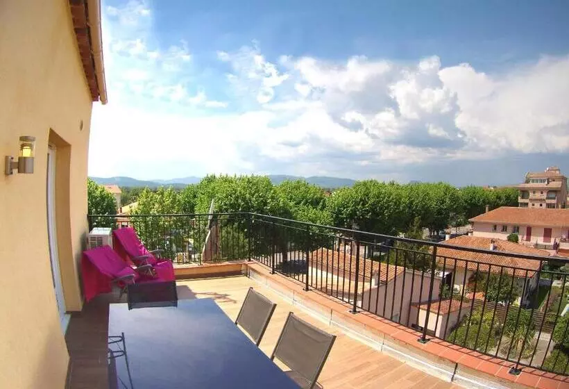 Atoll Hotel Restaurant