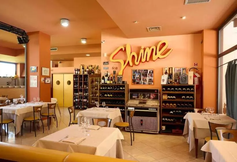 Отель Albergo Shine