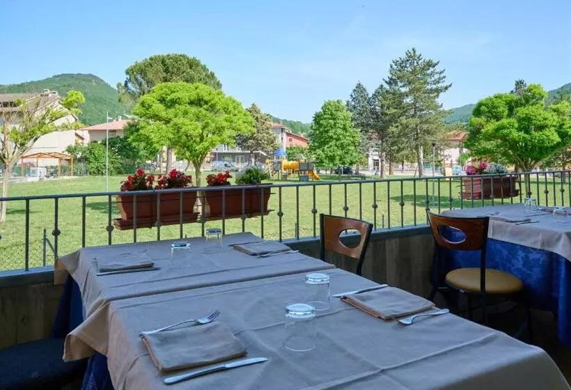 Отель Albergo Shine