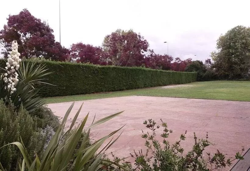 Отель Contact Hôtel Le Provençal Bordeaux Lac