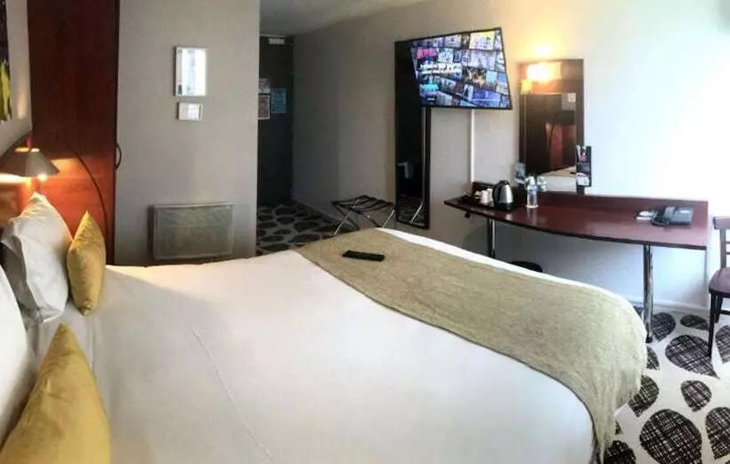 Отель Contact Hôtel Le Provençal Bordeaux Lac