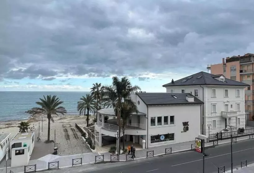 Отель De La Plage