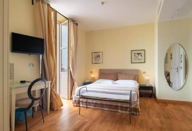 Отель De La Plage