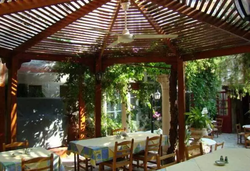 Kiniras Traditional Hotel & Restaurant