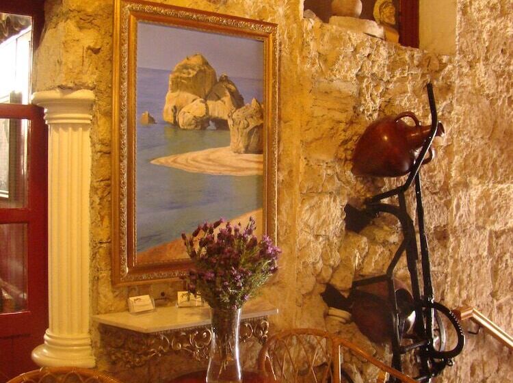 Kiniras Traditional Hotel & Restaurant