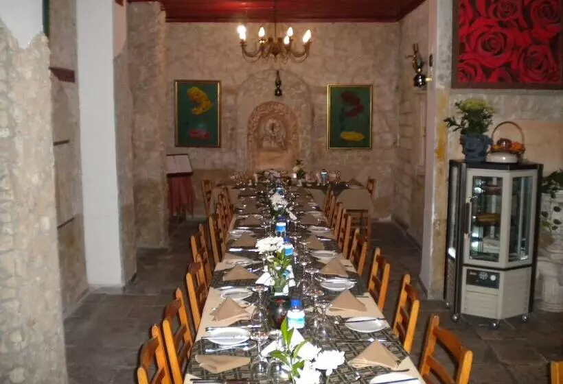 Kiniras Traditional Hotel & Restaurant