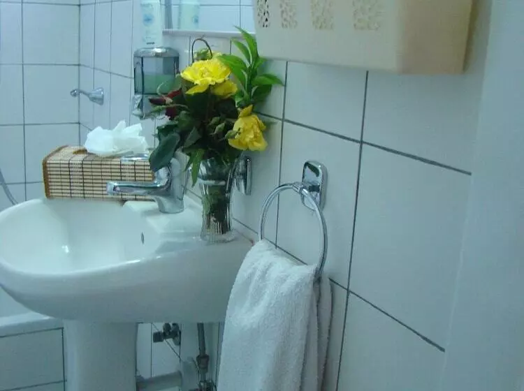 Kiniras Traditional Hotel & Restaurant