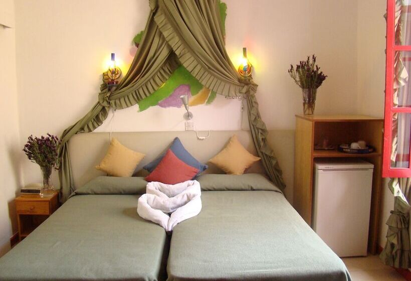 Kiniras Traditional Hotel & Restaurant