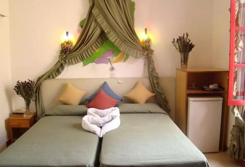 Kiniras Traditional Hotel & Restaurant