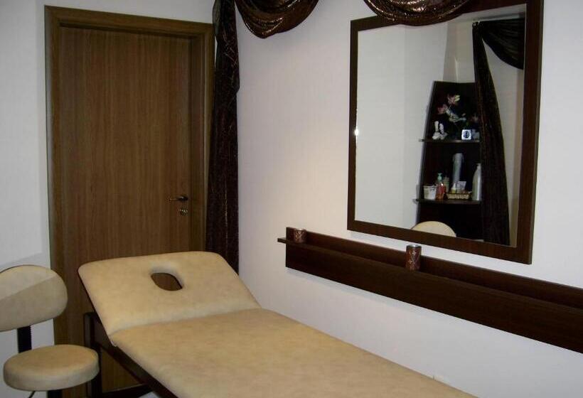 هتل Relax Holiday Complex & Spa